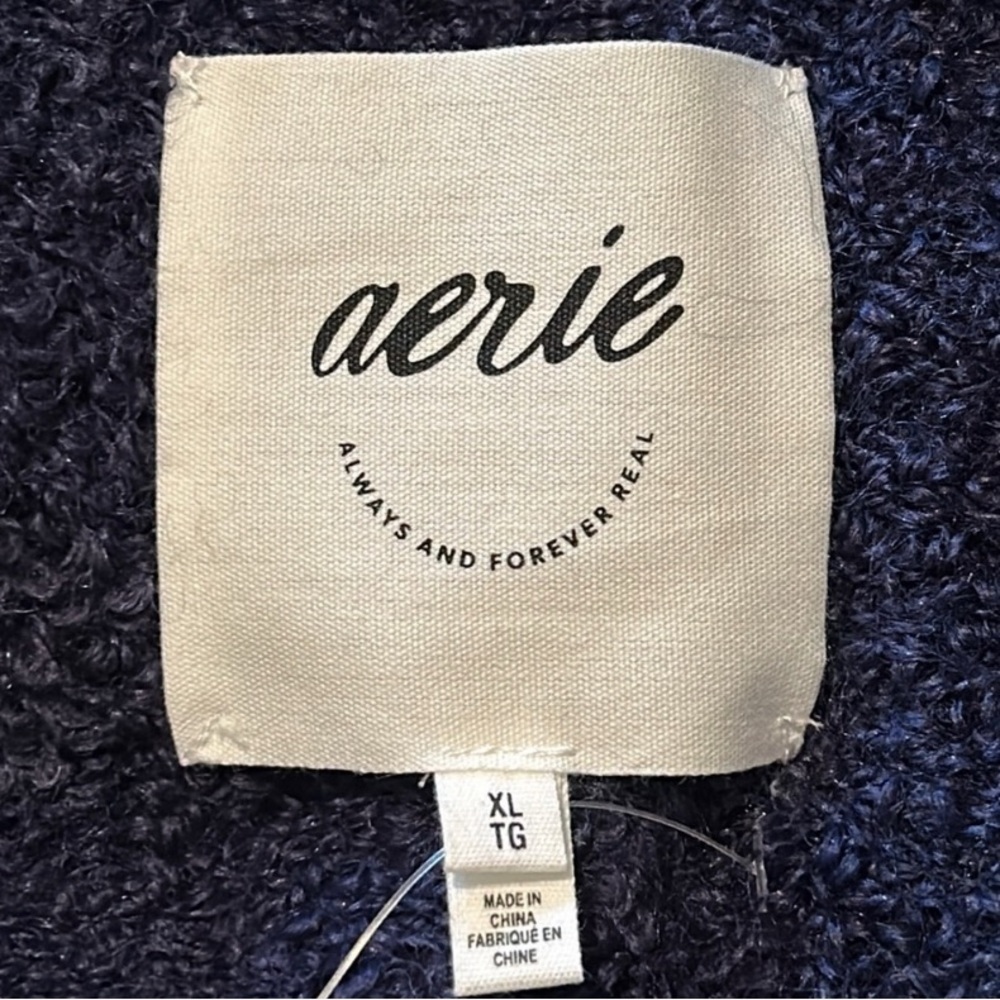 Cozy V‑Neck Navy Bouclé Sweater XLARGE - Picture 11 of 11